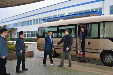 市人大常委会主任周东明向威客电竞集团送新春慰问