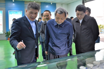 河南省信阳市委书记、市长尚向阳一行莅临威客电竞集团调研参观